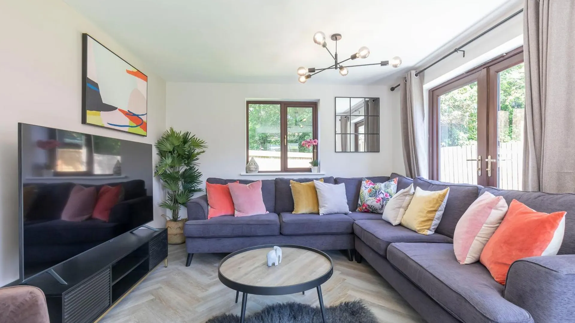 Stunning Five Bed Detached Home With Hot Tub Golden Valley United Kingdom